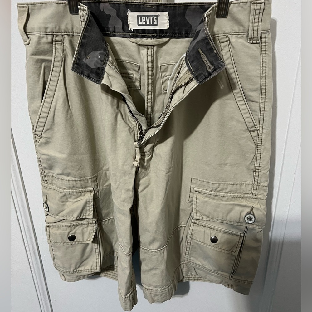 LEVI’S SHORT - Picture 6 of 10